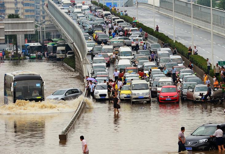 汛情严峻！武汉遭遇“今年最强降雨”，记者雨后街头探访, 你怎么看「武汉涨水情况」 白菜价格